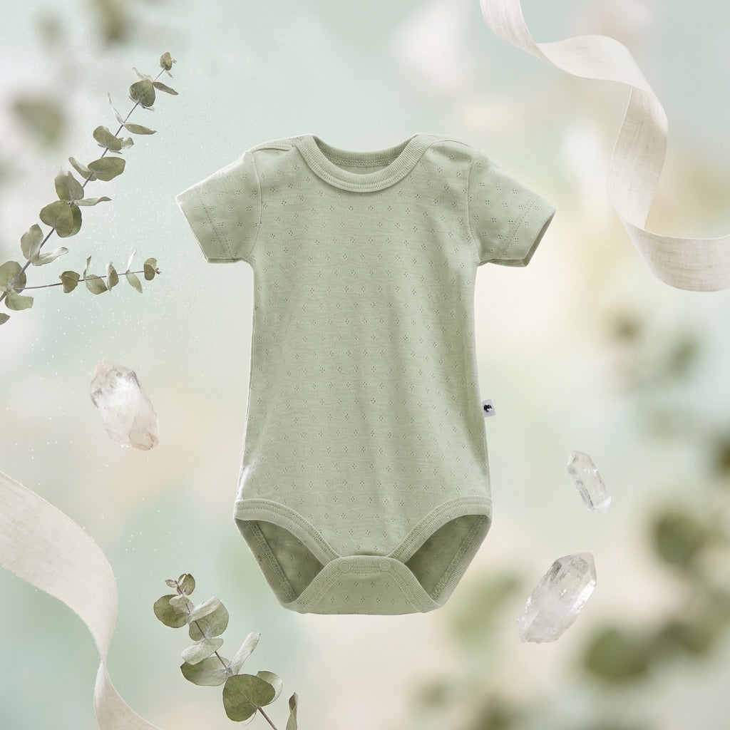 Yeşil erkek bebek body çıtçıtlı yaka detayı